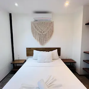 https://martina-beach-hotel.allrivieramayahotels.com