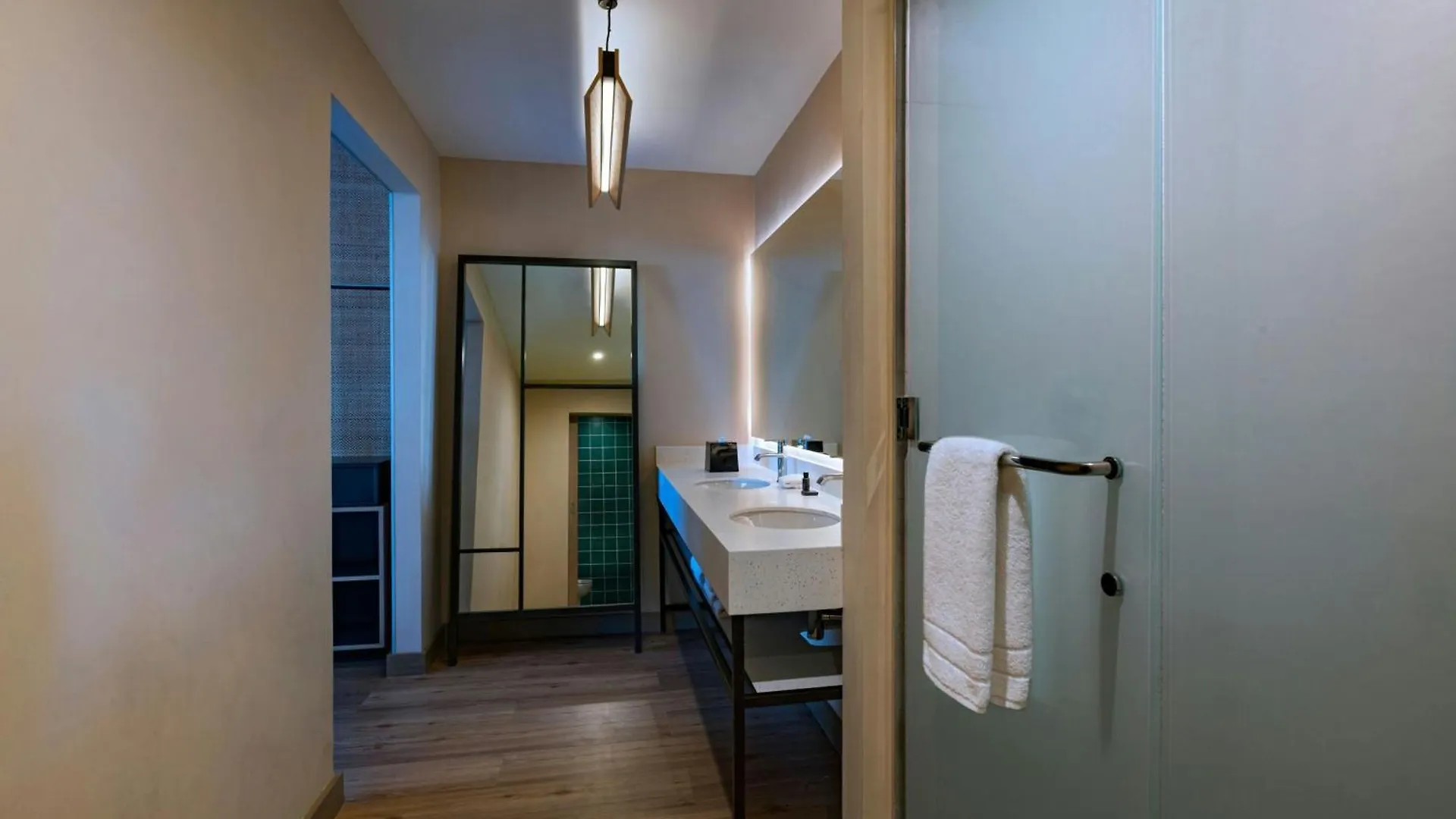 Hotel Aloft Playa Del Carmen 5*,